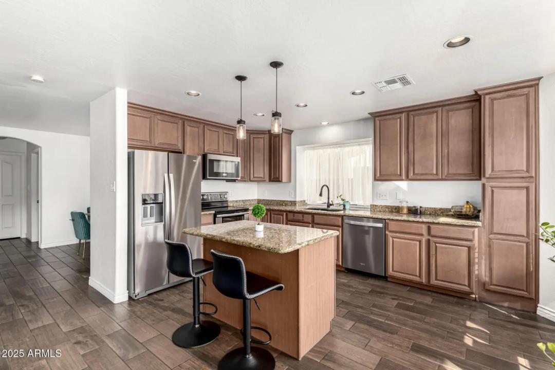 Real Estate Picture 11