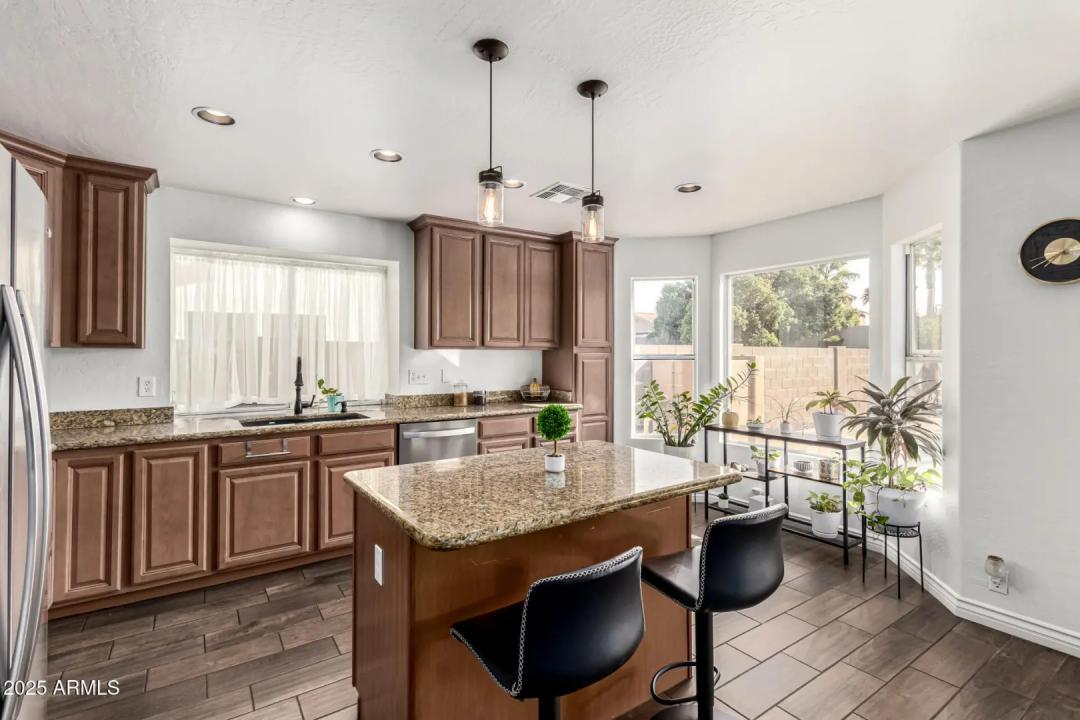 Real Estate Picture 9