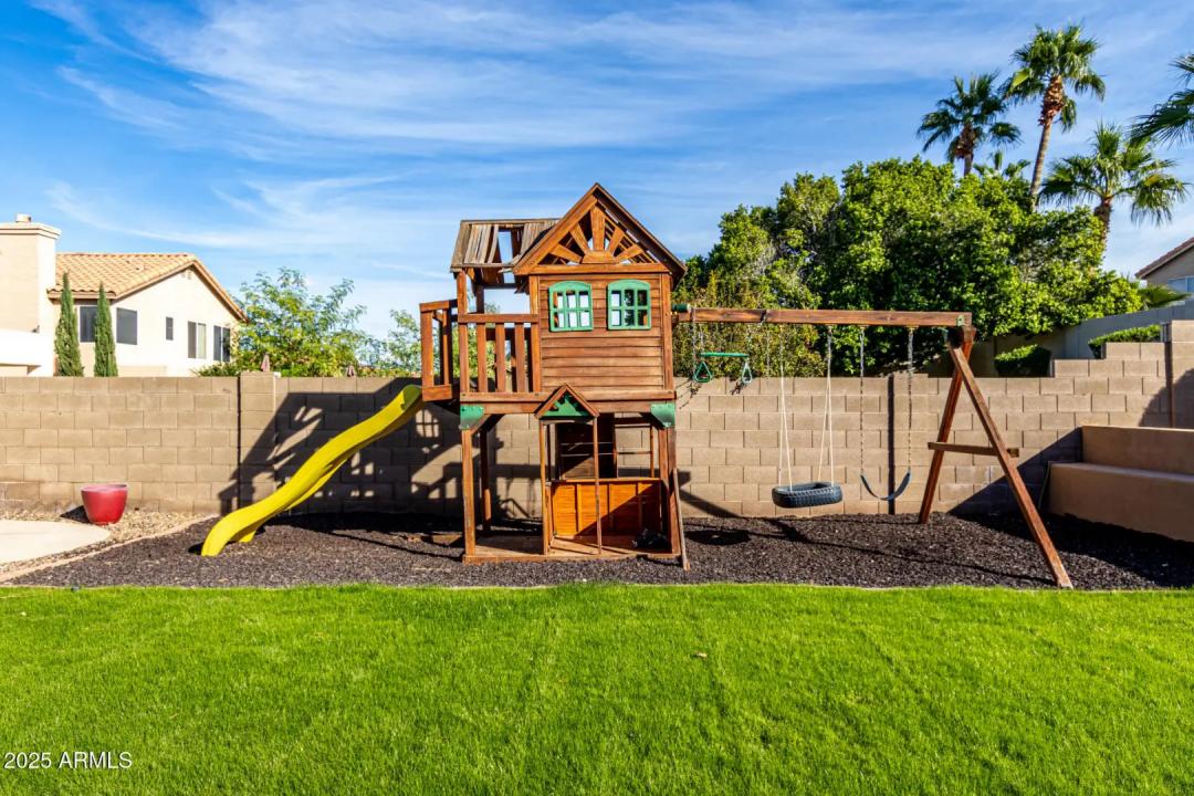 Real Estate Picture 30