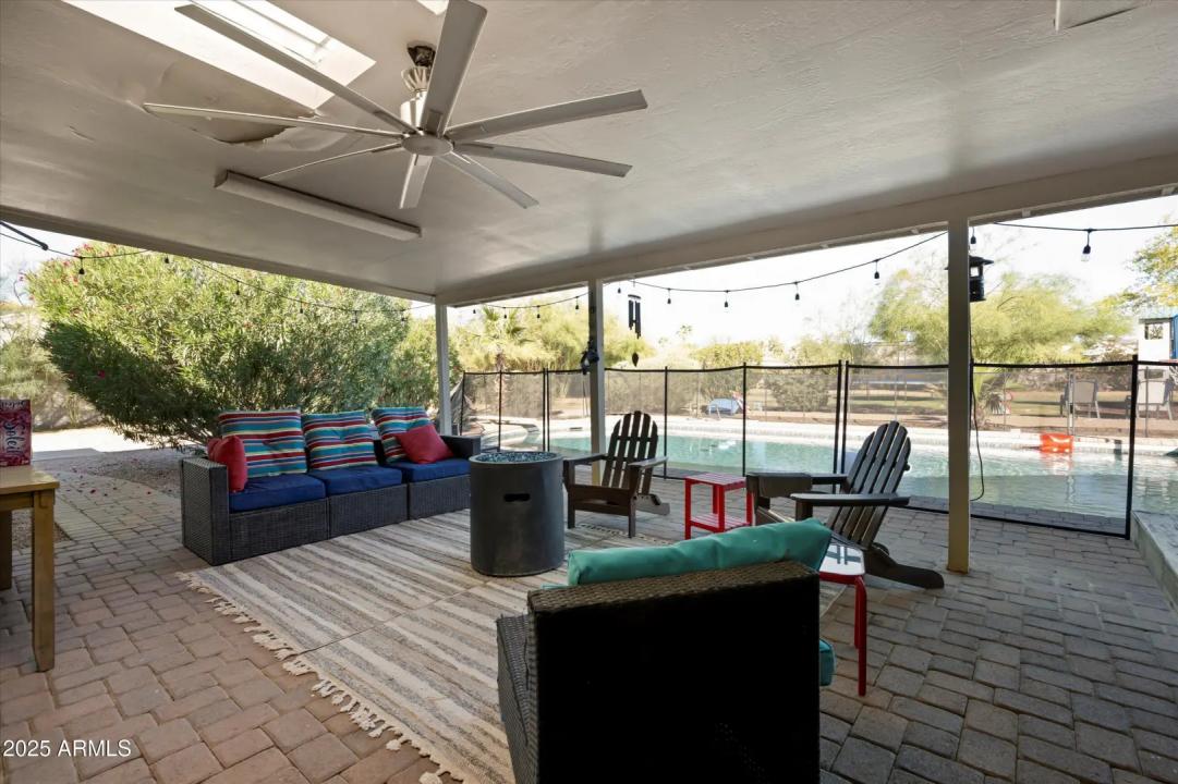 Real Estate Picture 12