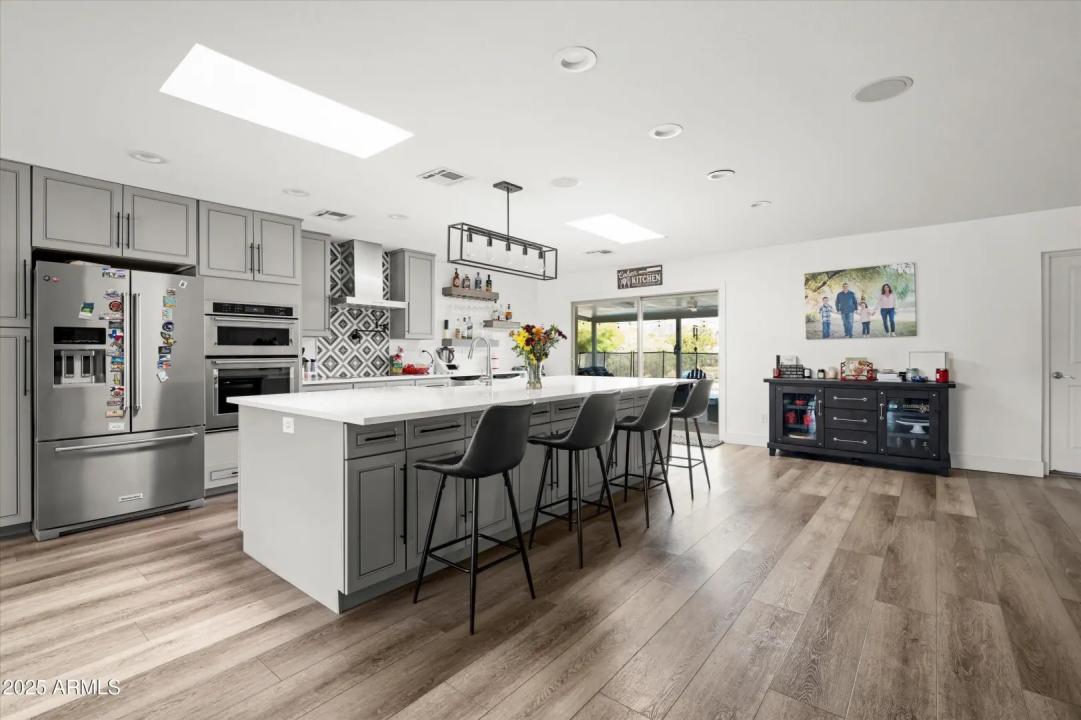 Real Estate Picture 9