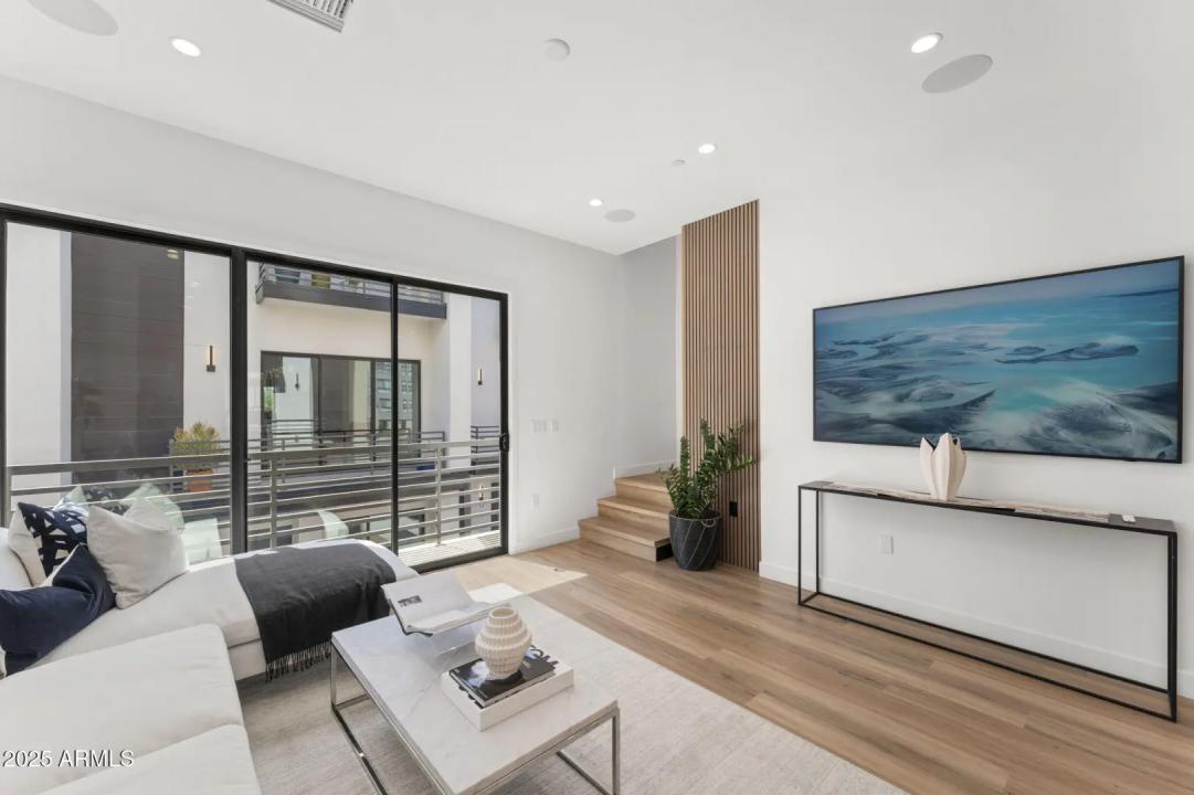 Real Estate Picture 15