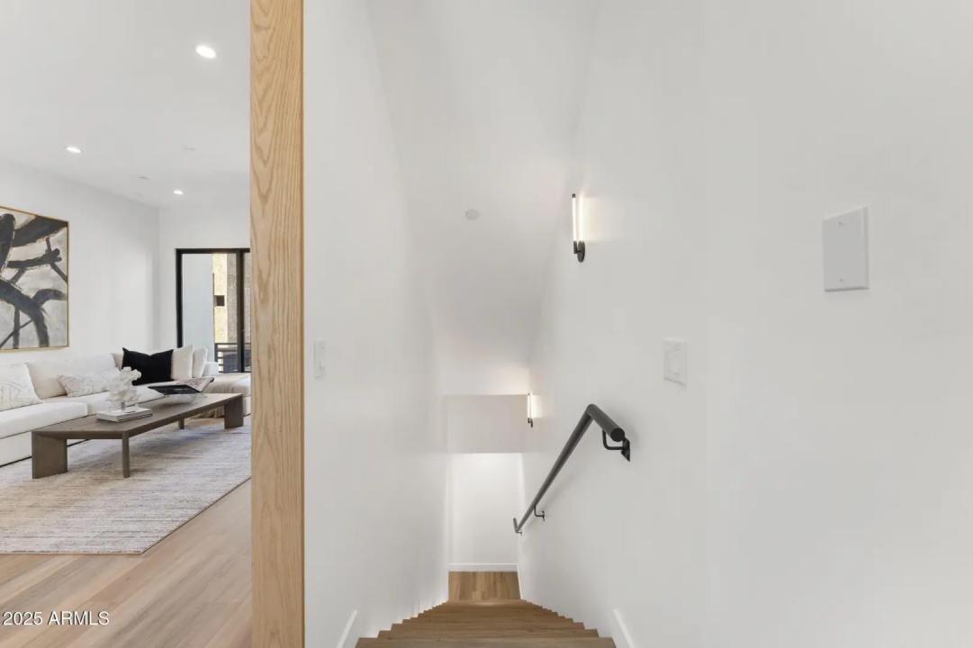 Real Estate Picture 8