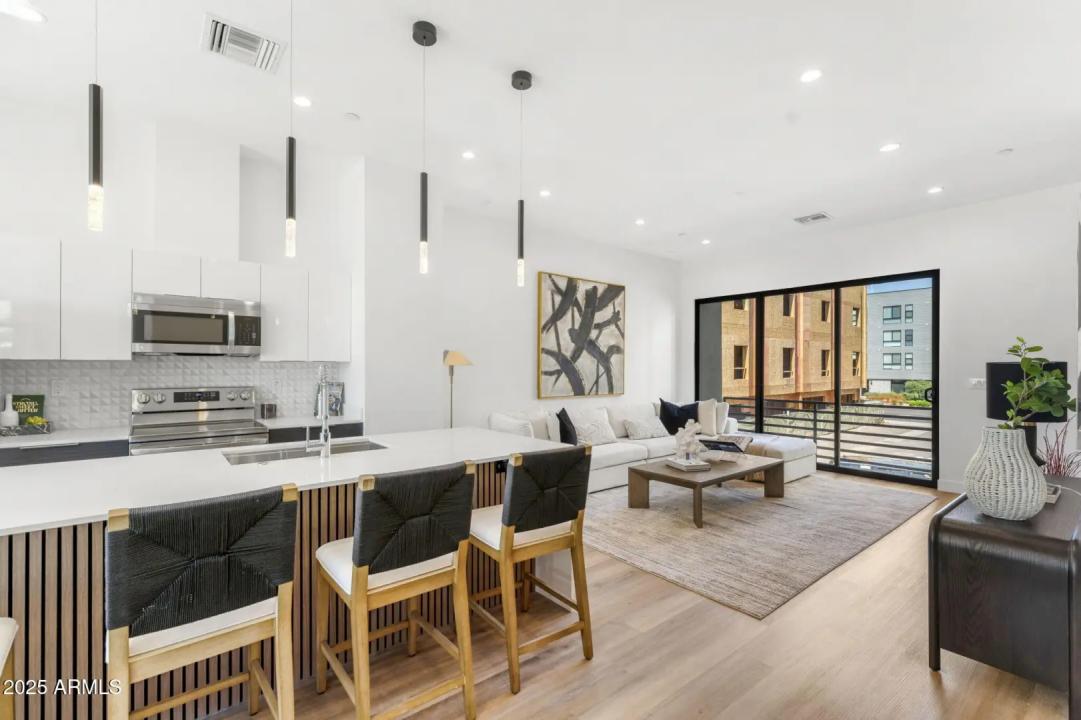 Real Estate Picture 12