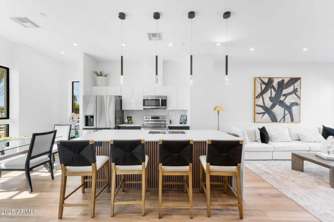 Real Estate Picture 11