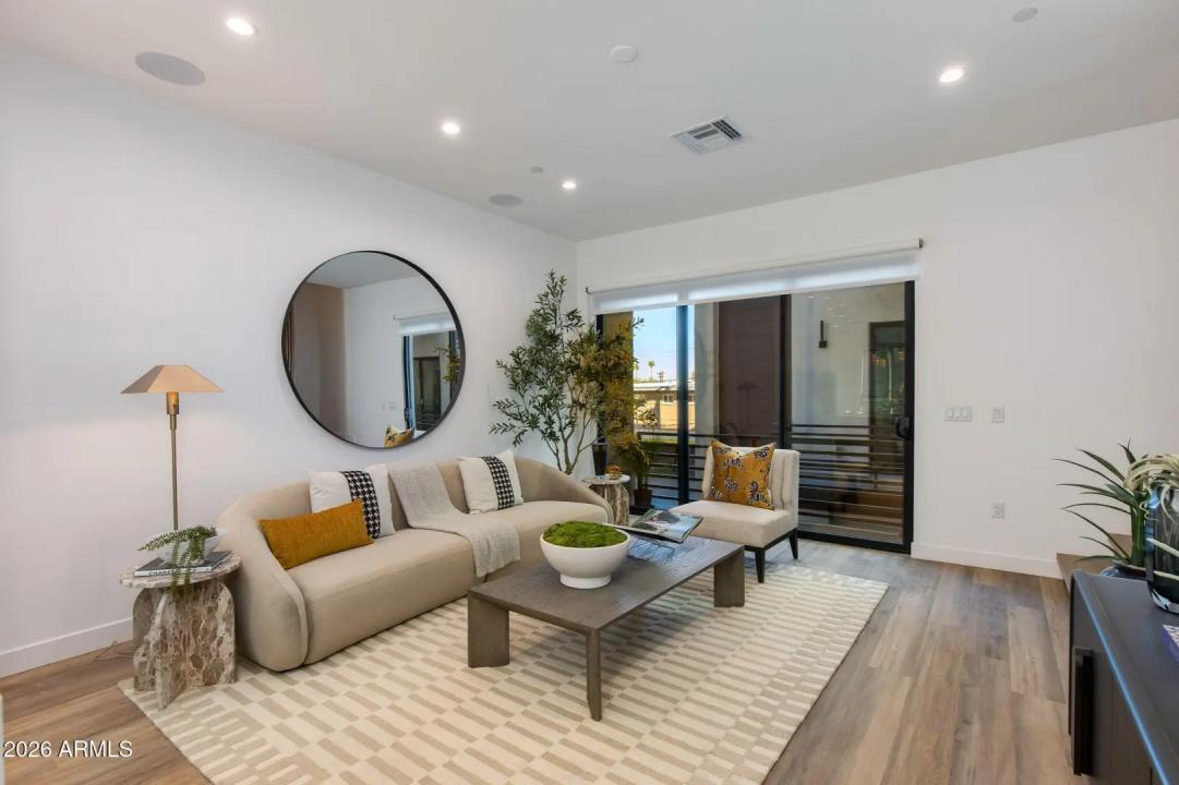 Real Estate Picture 7