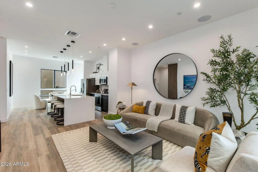 Real Estate Picture 10