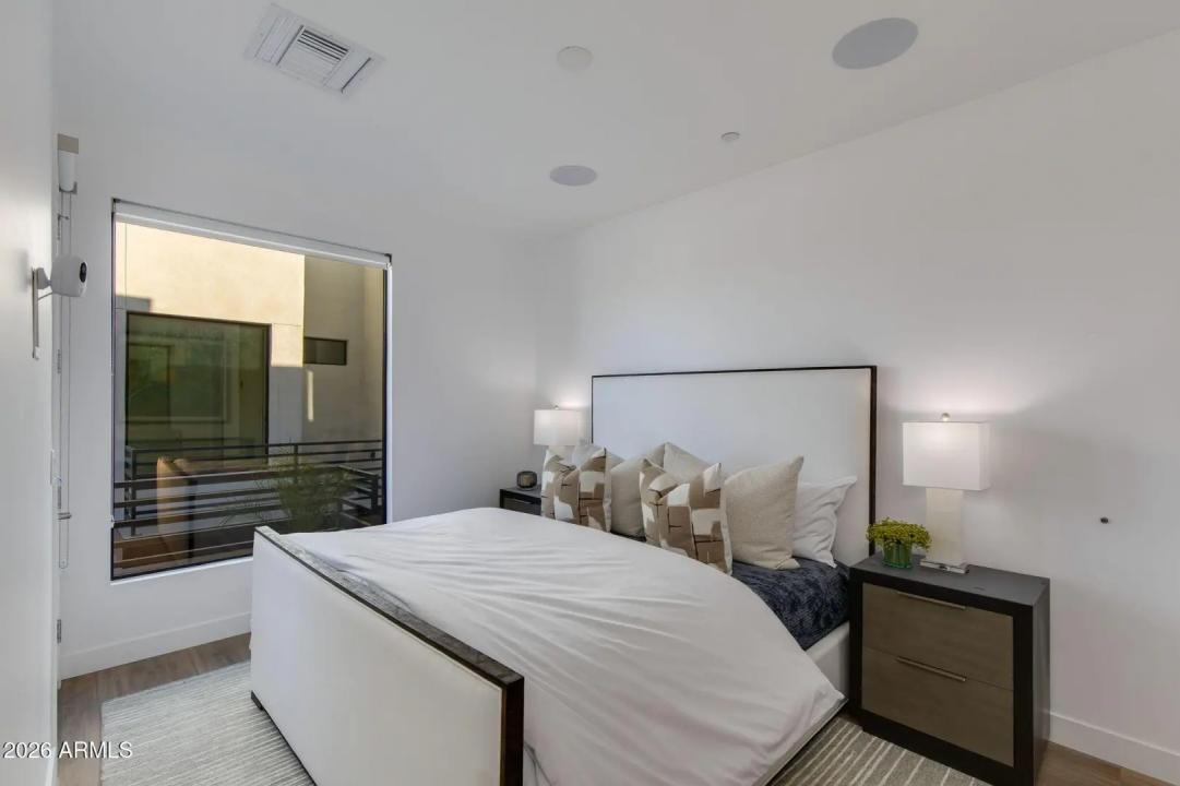 Real Estate Picture 22