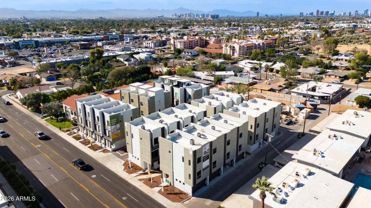 Real Estate Picture 50