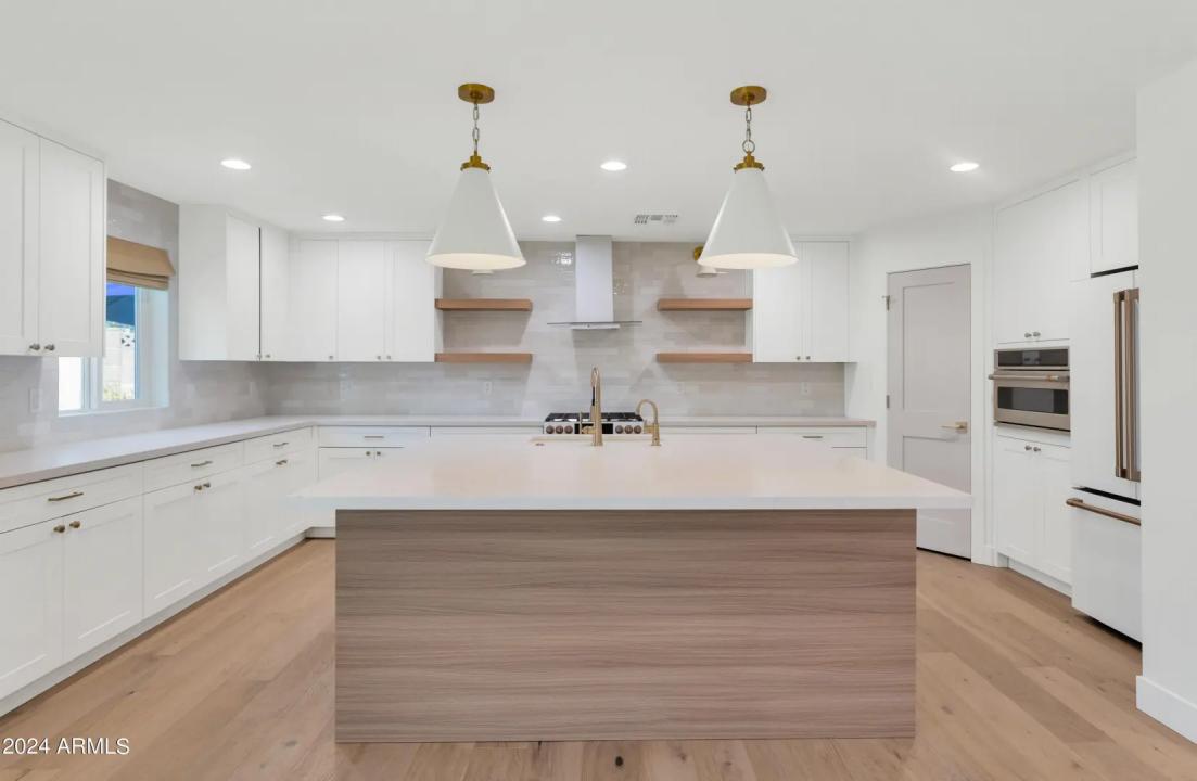 Real Estate Picture 4