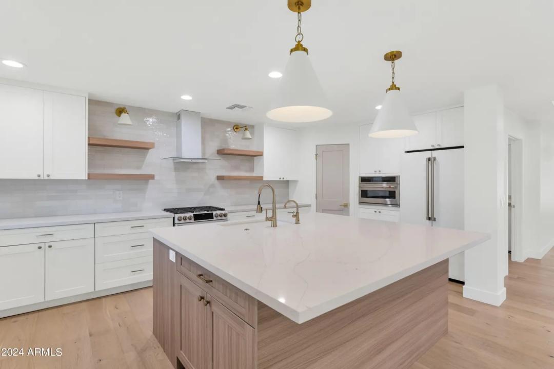 Real Estate Picture 6