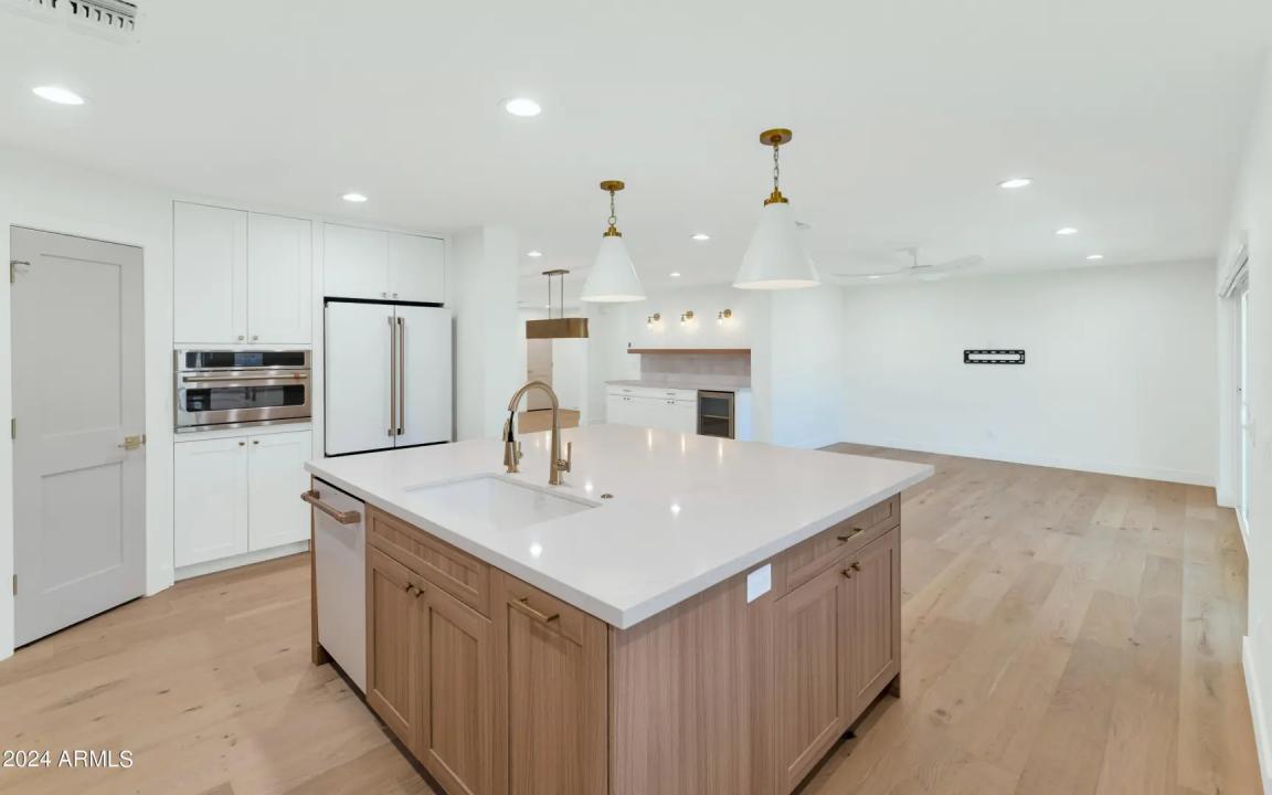 Real Estate Picture 7