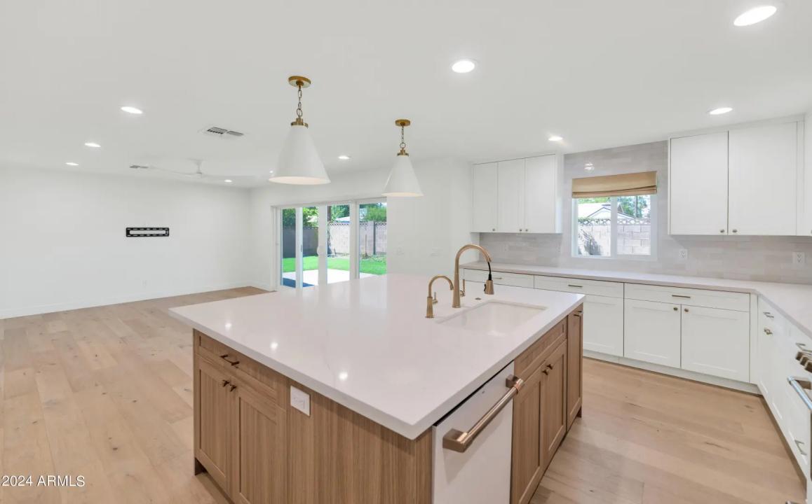 Real Estate Picture 8