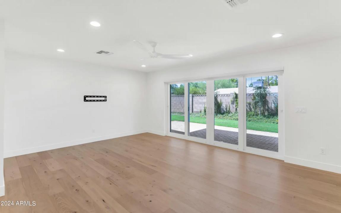 Real Estate Picture 11