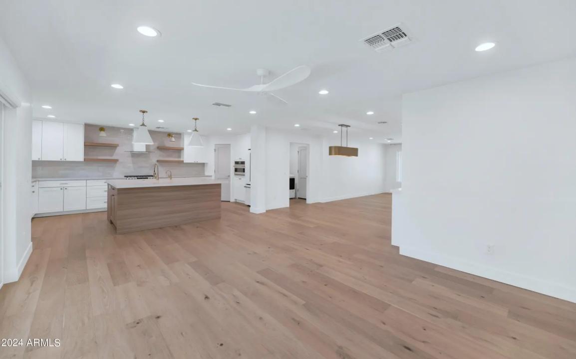 Real Estate Picture 12