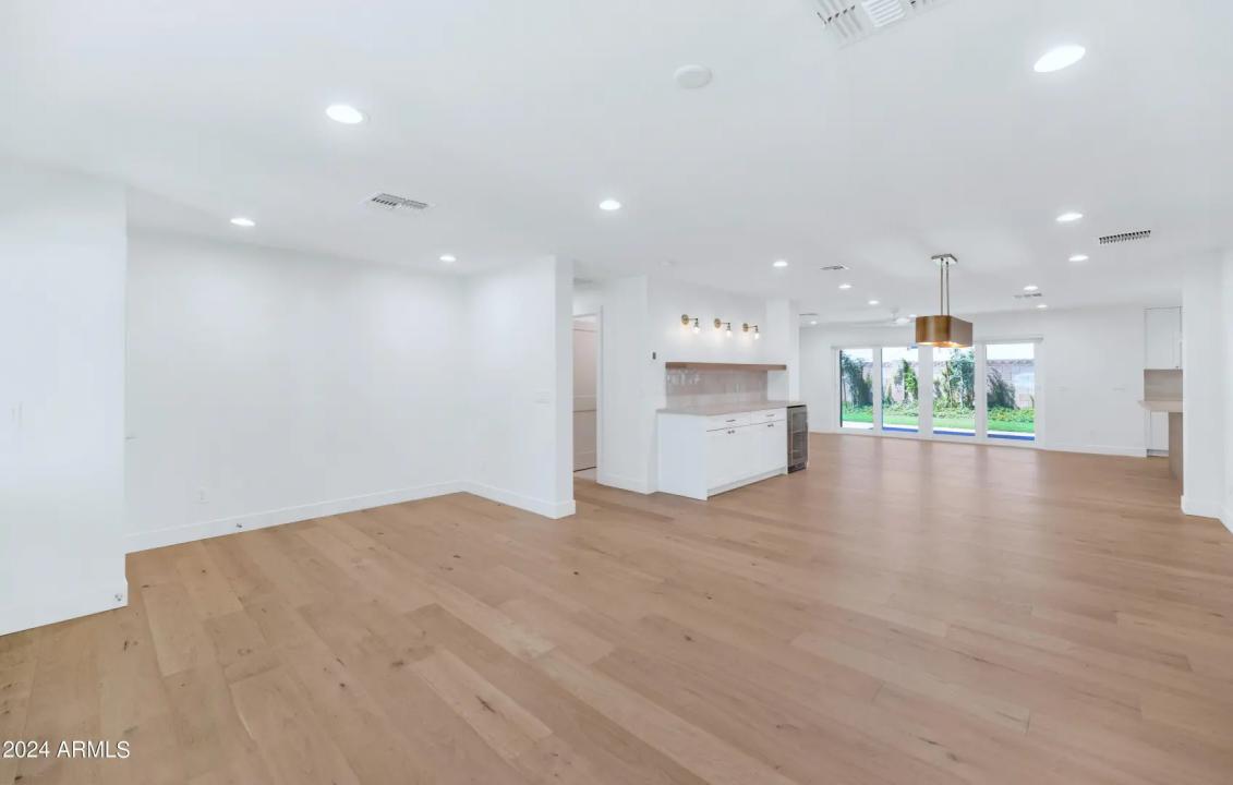 Real Estate Picture 14