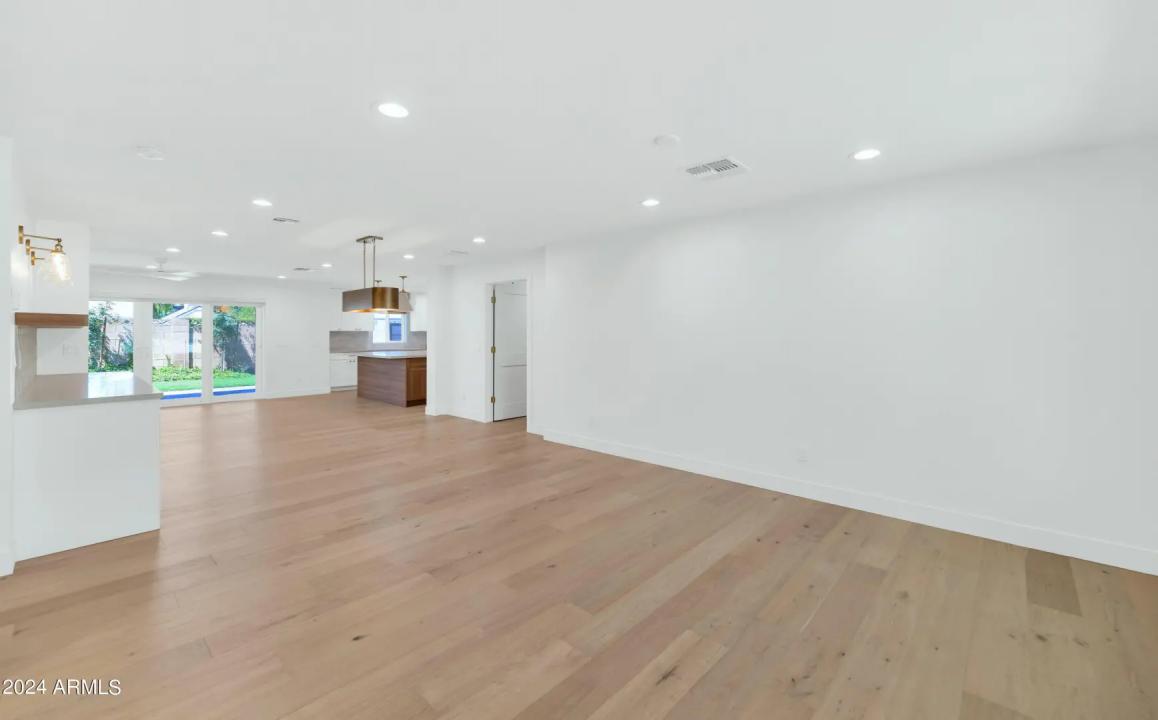 Real Estate Picture 15