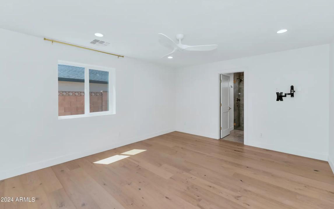 Real Estate Picture 16