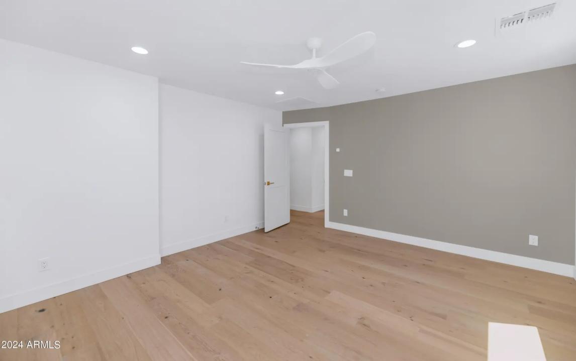 Real Estate Picture 17