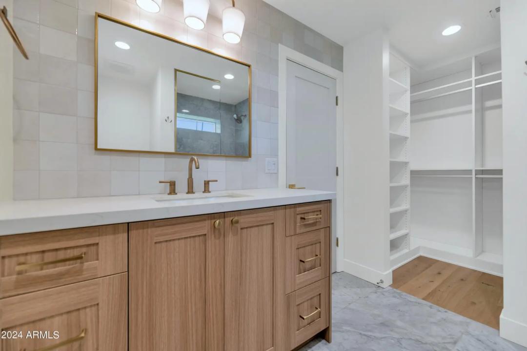 Real Estate Picture 18