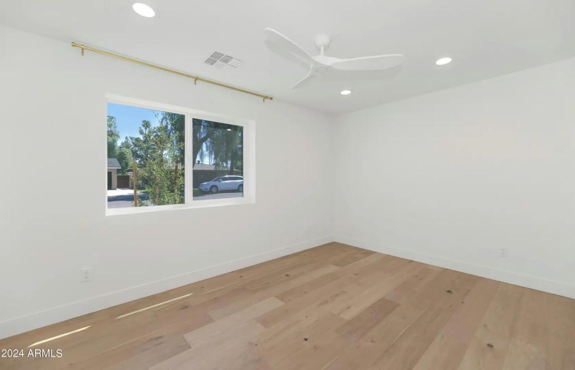 Real Estate Picture 22