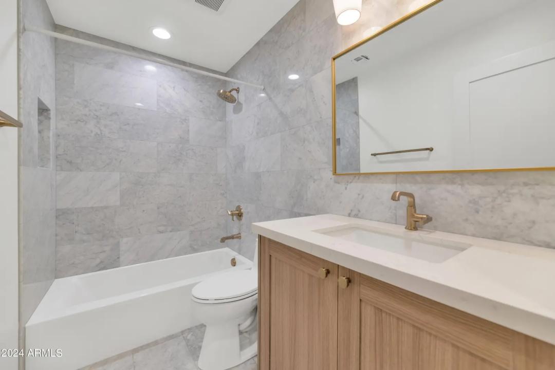 Real Estate Picture 24