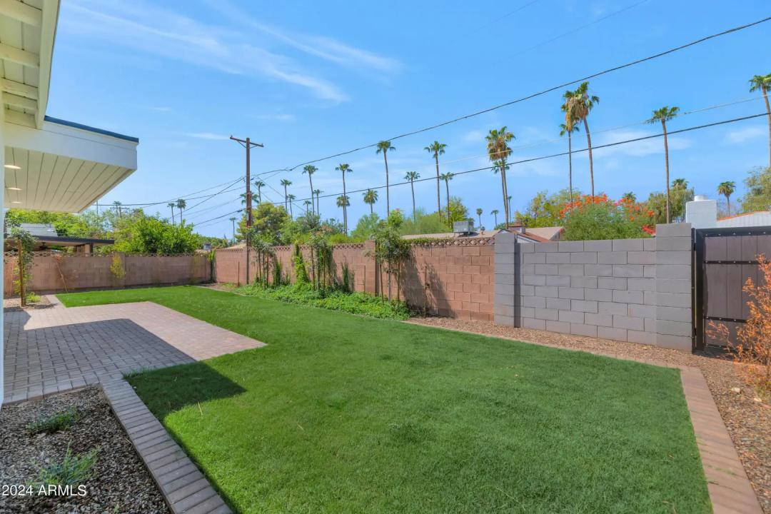 Real Estate Picture 30