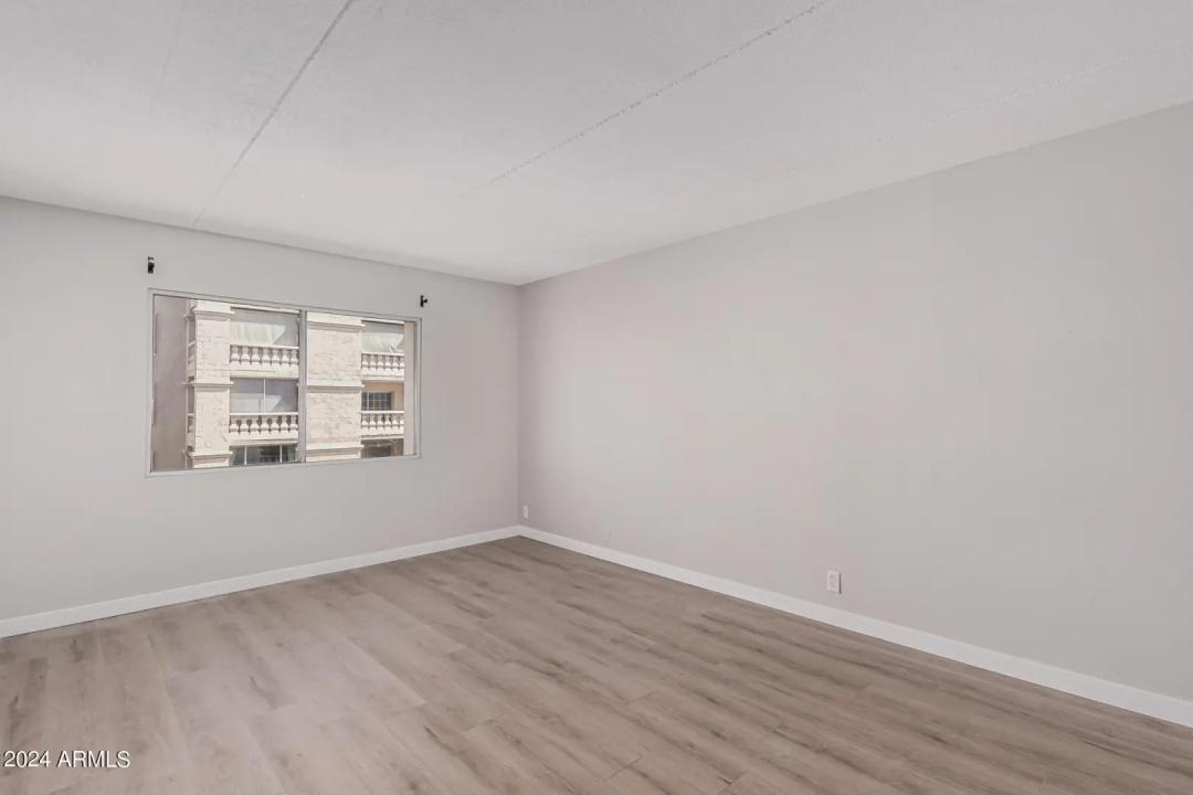 Real Estate Picture 17