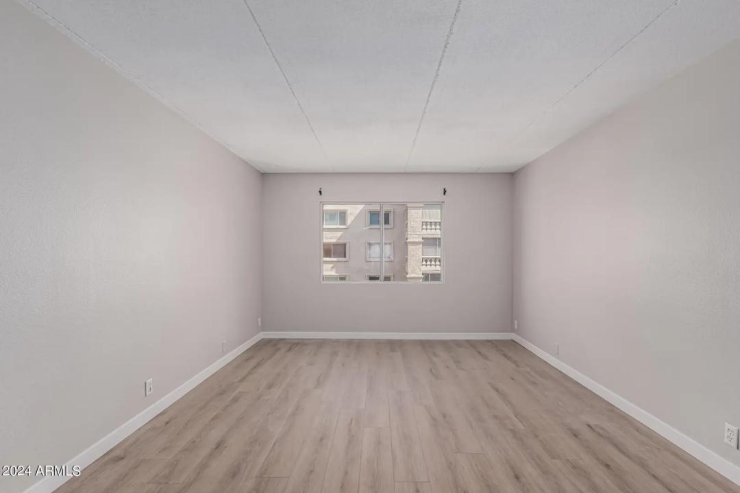 Real Estate Picture 18