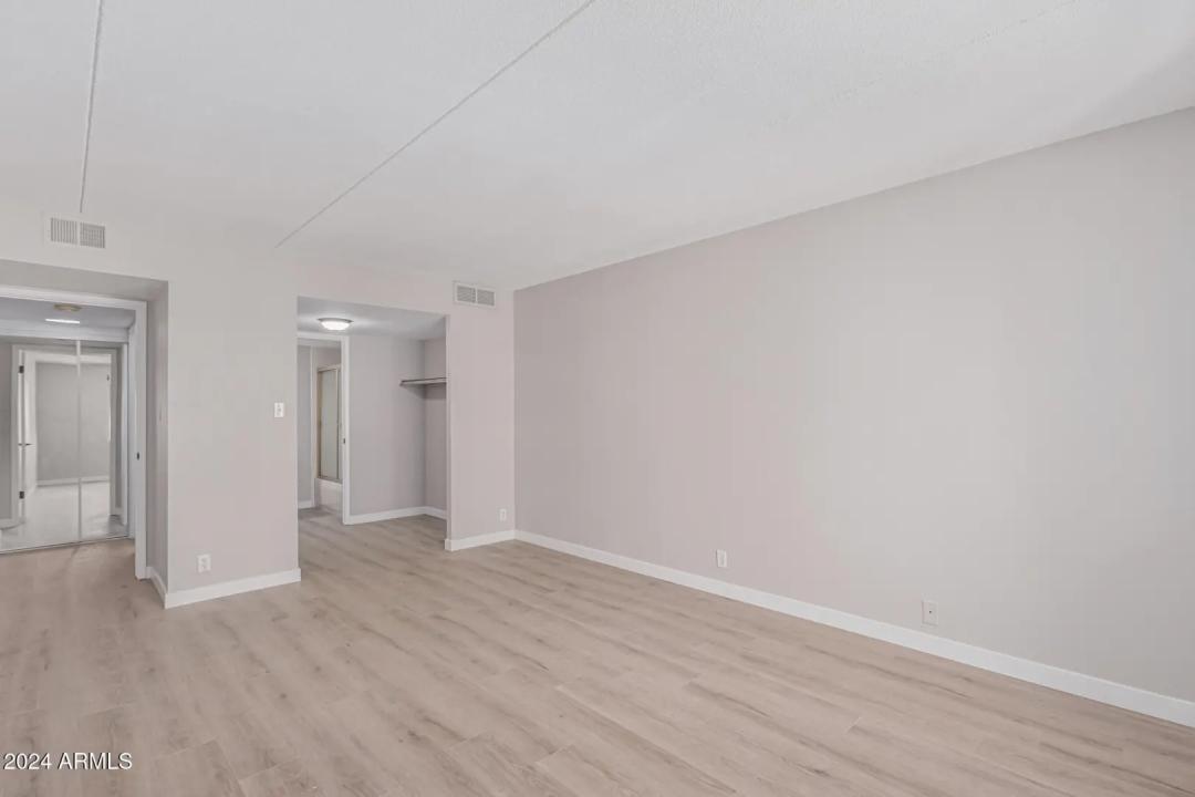 Real Estate Picture 22