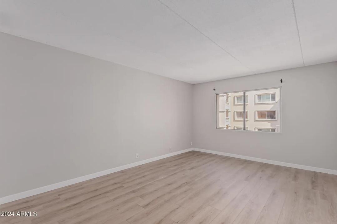 Real Estate Picture 25