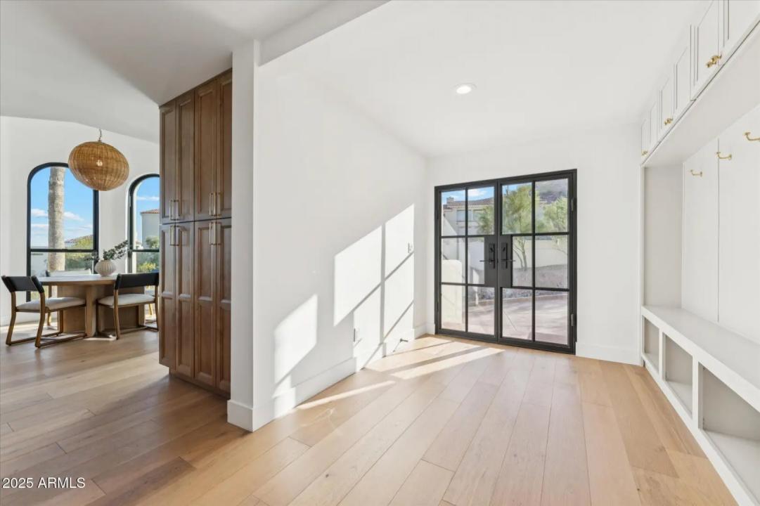 Real Estate Picture 7