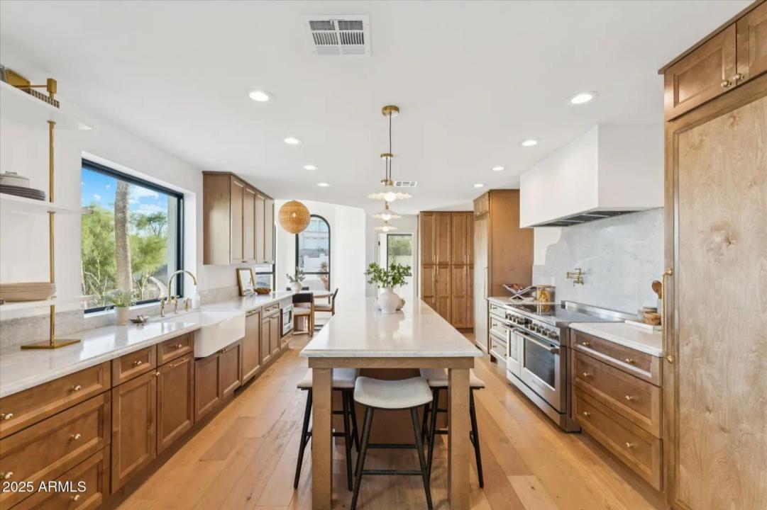 Real Estate Picture 8