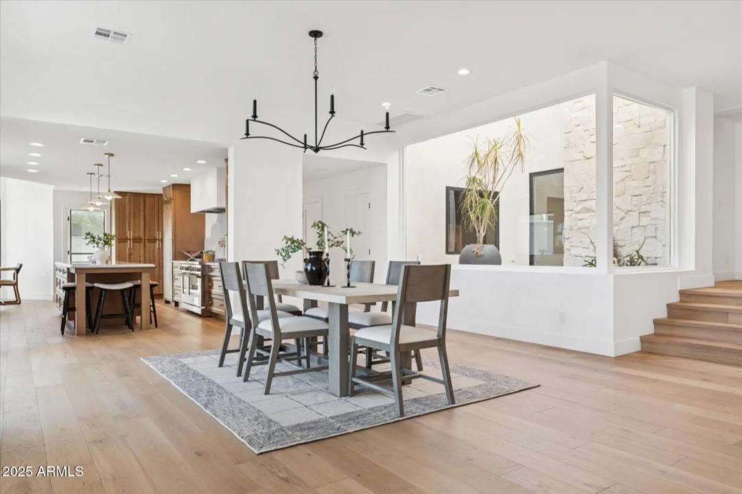 Real Estate Picture 12