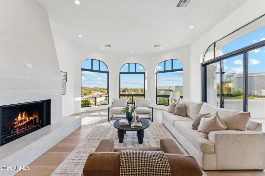 Real Estate Picture 14