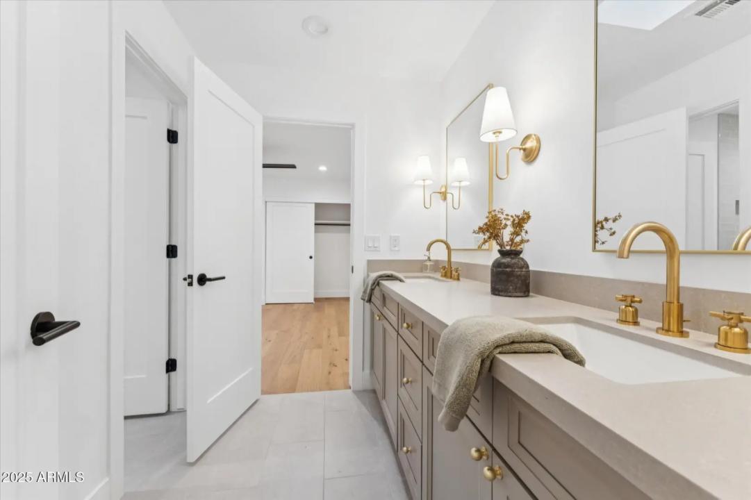 Real Estate Picture 24