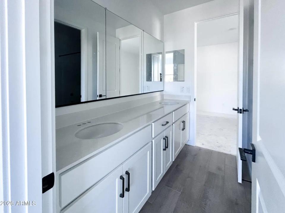 Real Estate Picture 5