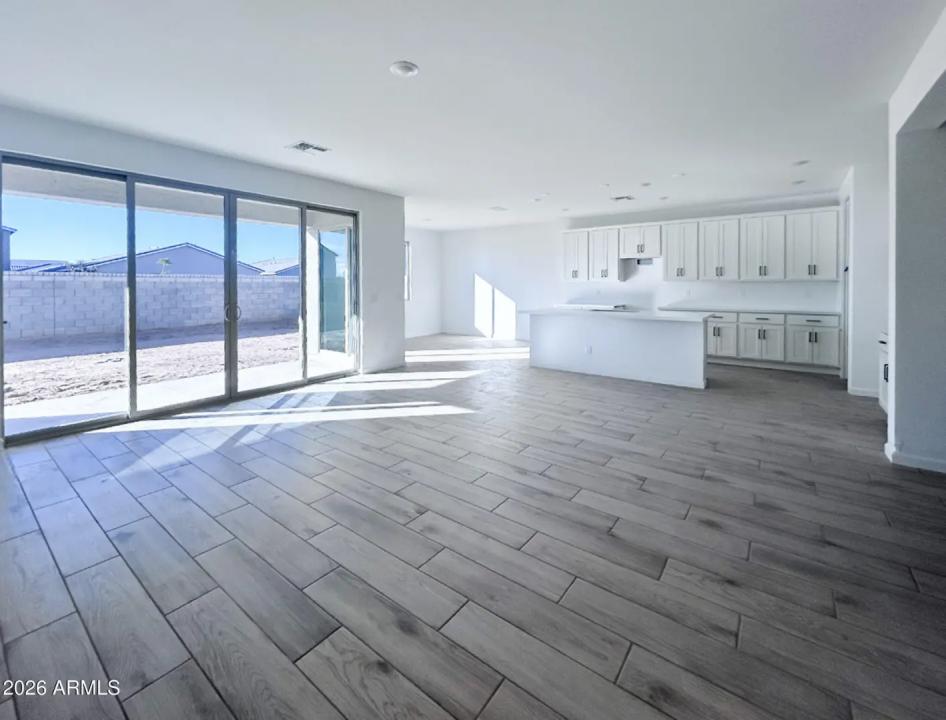 Real Estate Picture 9