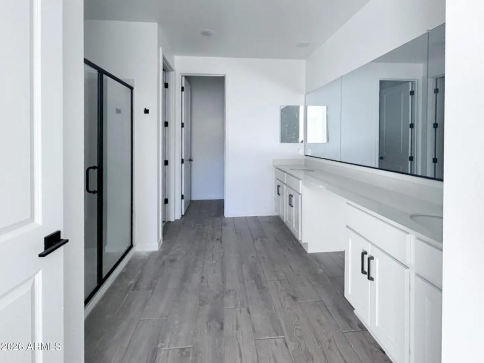 Real Estate Picture 11