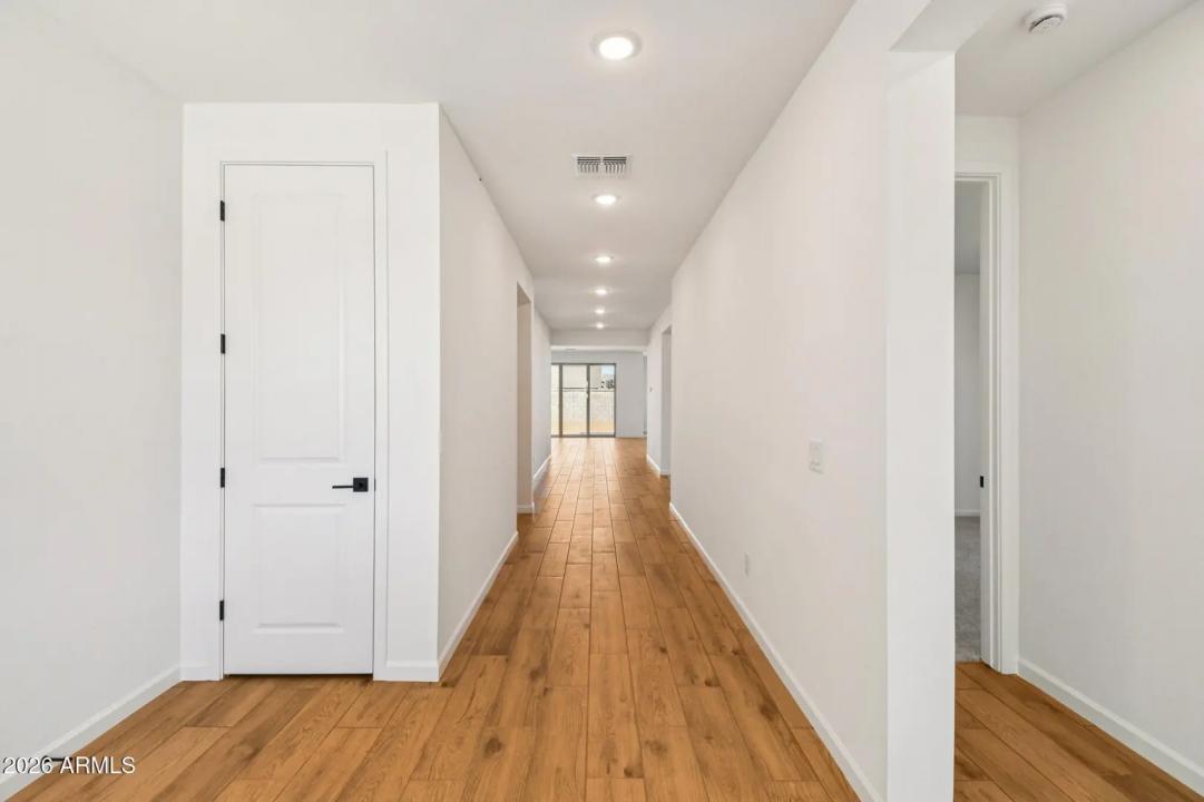 Real Estate Picture 6