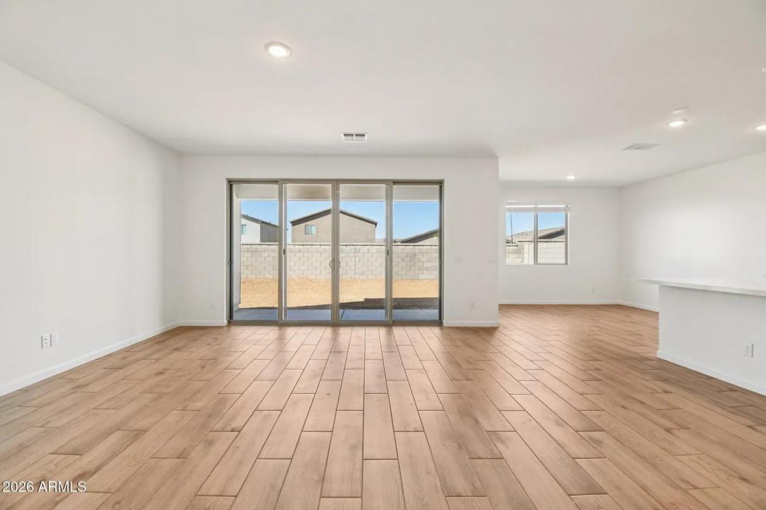 Real Estate Picture 7