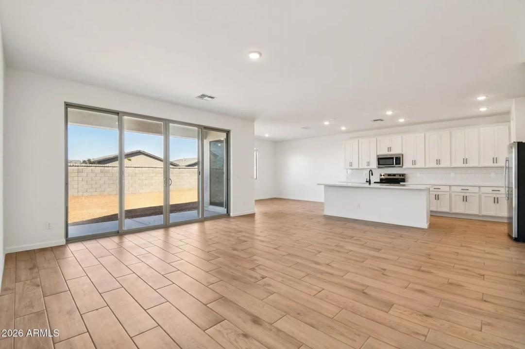 Real Estate Picture 9