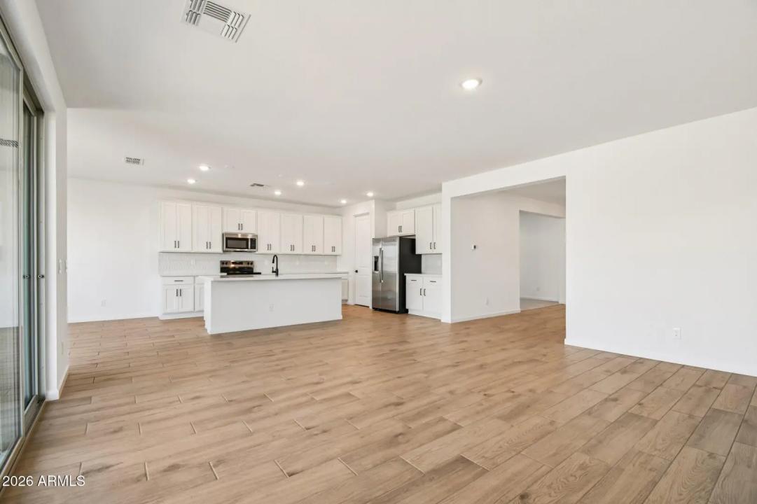 Real Estate Picture 10