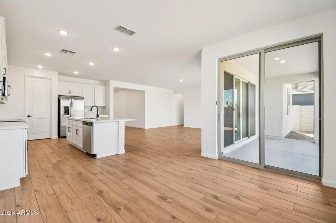 Real Estate Picture 11