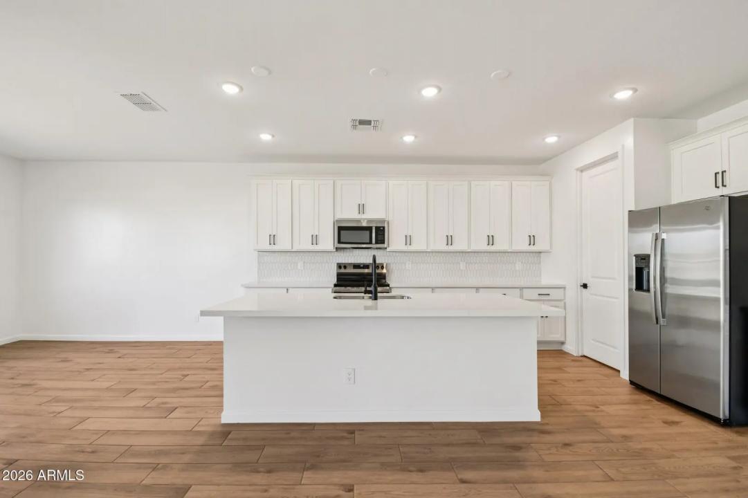 Real Estate Picture 12