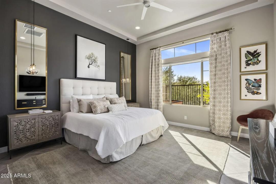 Real Estate Picture 4