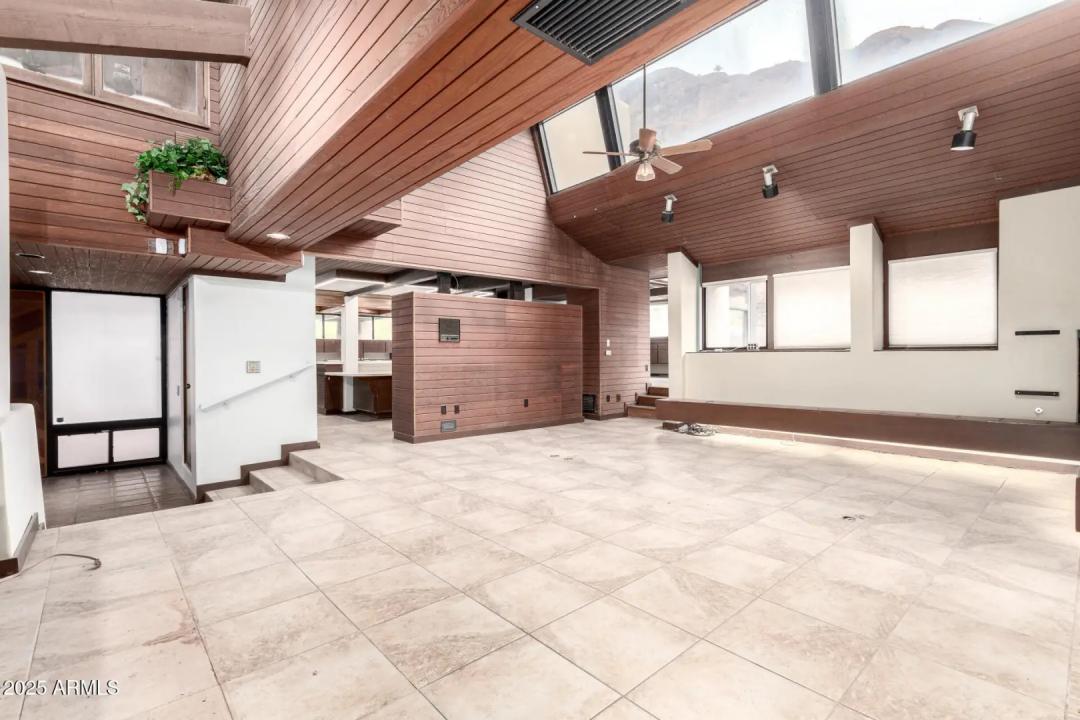 Real Estate Picture 9