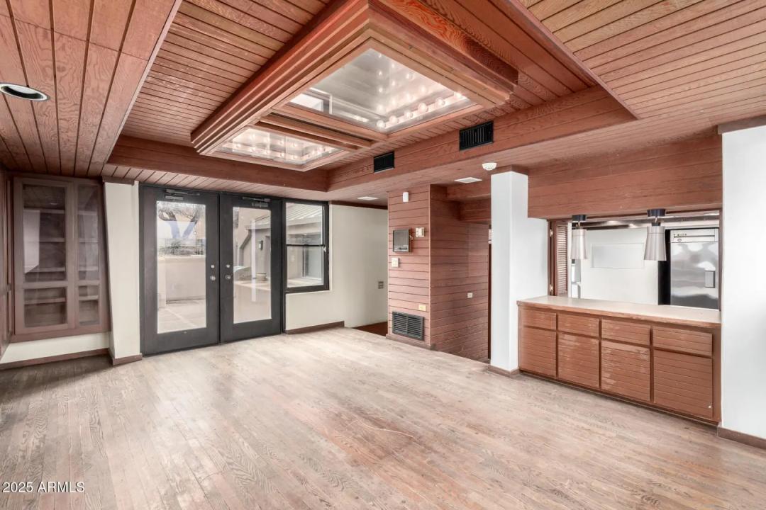 Real Estate Picture 14