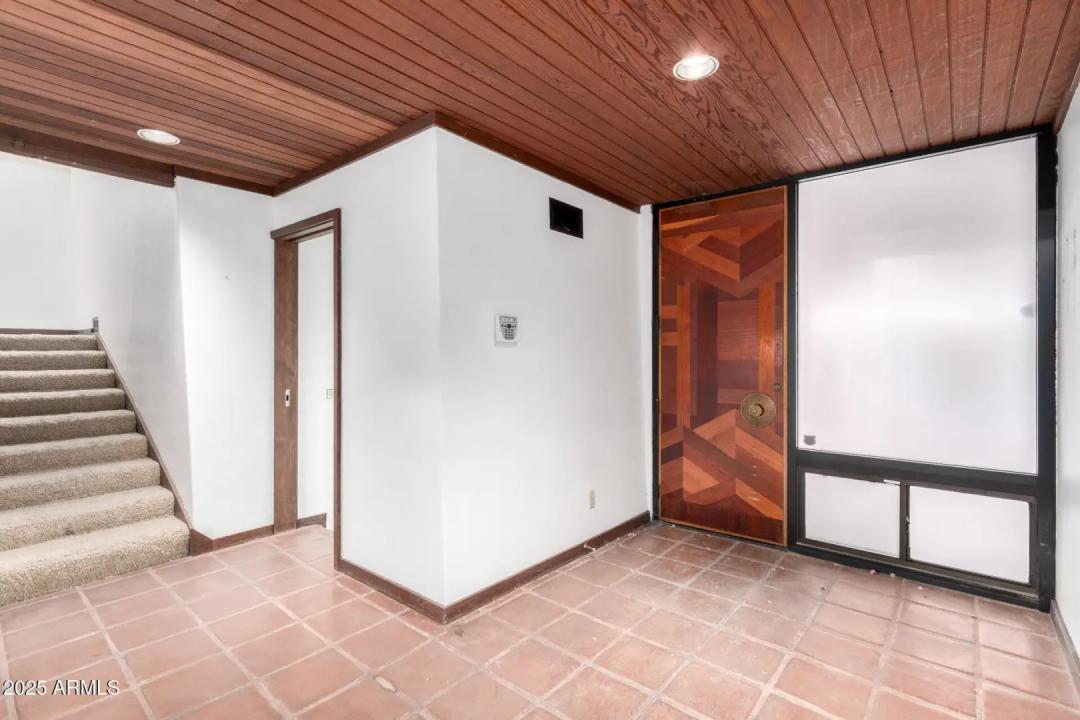 Real Estate Picture 16