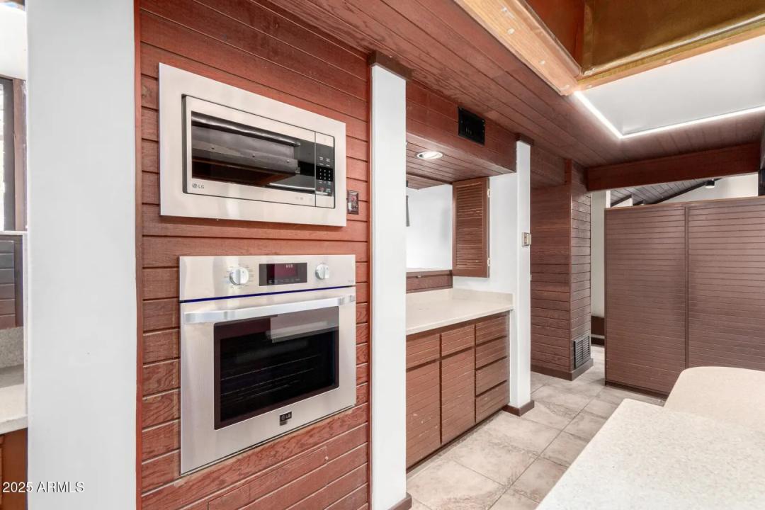 Real Estate Picture 23